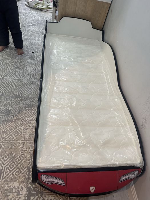 Детская кровать машинка