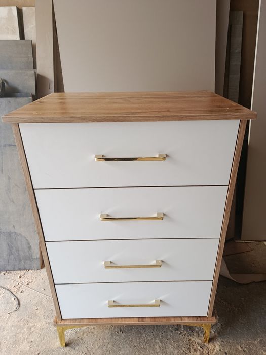 Kamod komod chestr dastafka besplatna  razmer visata 99  sh 65. gl 45