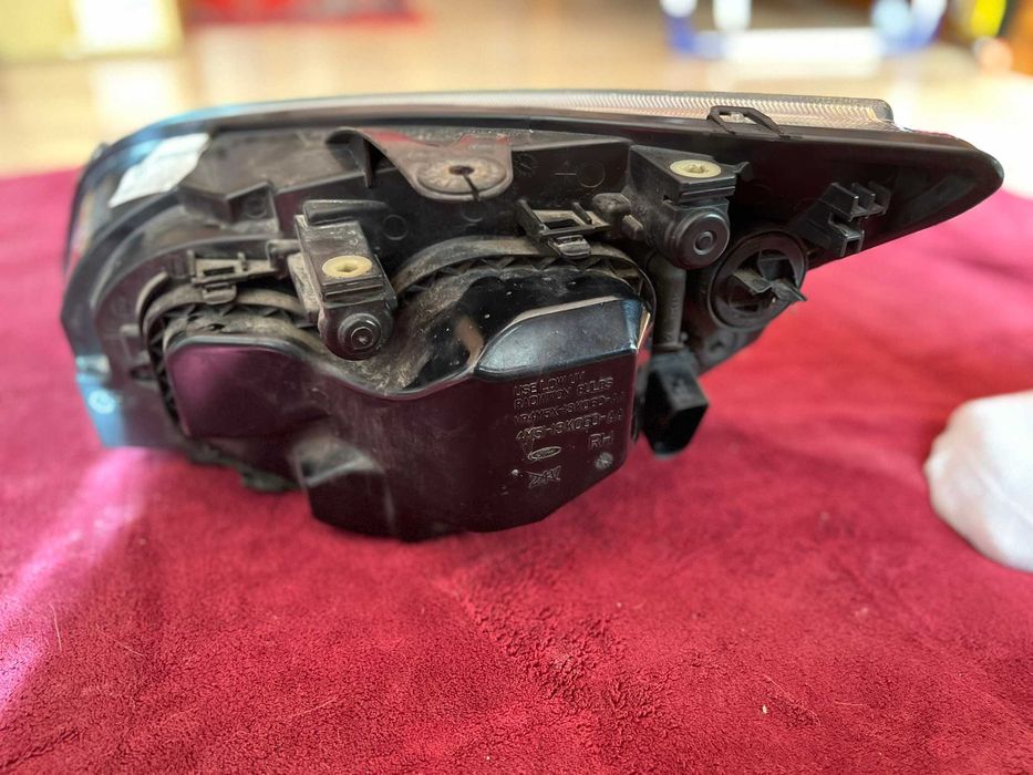 Far dreapta - Ford Focus II de Anglia