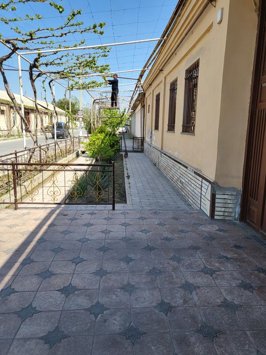 Uy Sotiladi yashash uchun hama sharoyit bor