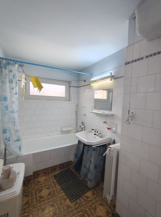 In chiriez imobil str Lupeni