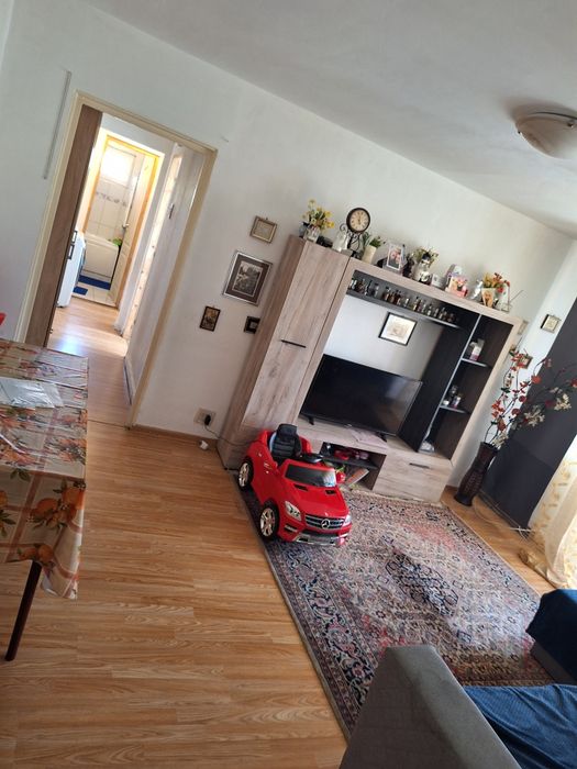 Vand apartament 3 camere