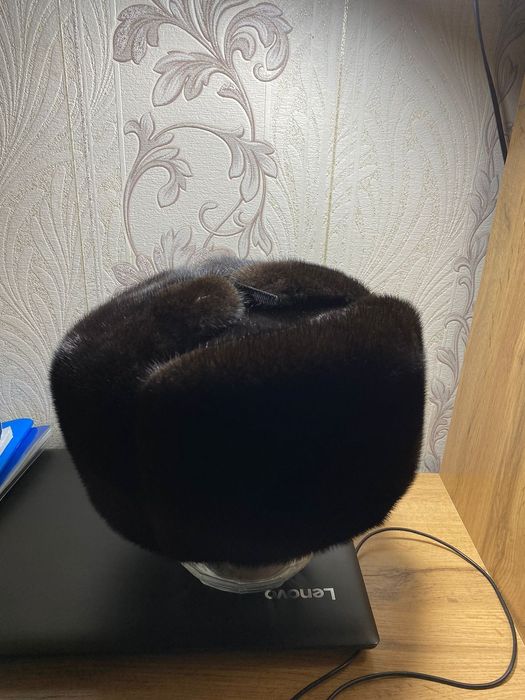 Норковая шапка-ушанка.