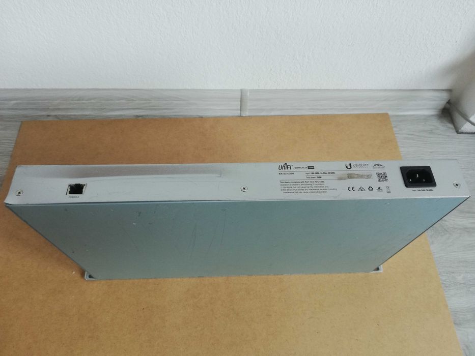 Ubiquiti Switch 24 250w  US-24-250W за части