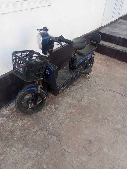 Скутер Сотилади.