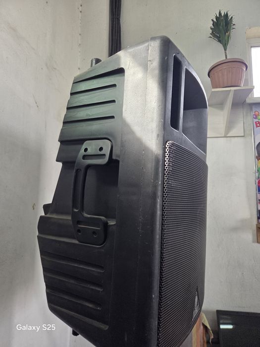 Колонка музыкальная со стойкой