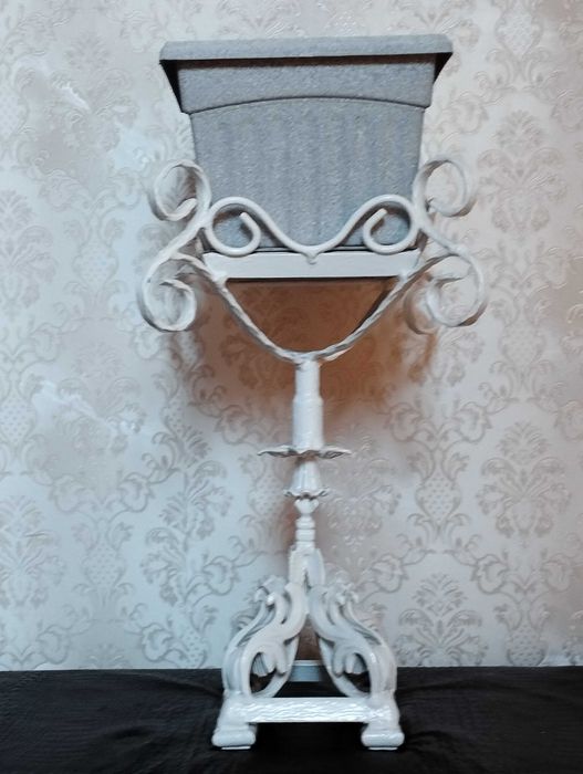 Цветарници от ковано желязо