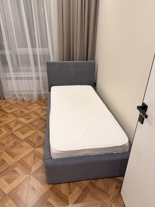 Продам детскую кровать 90х180