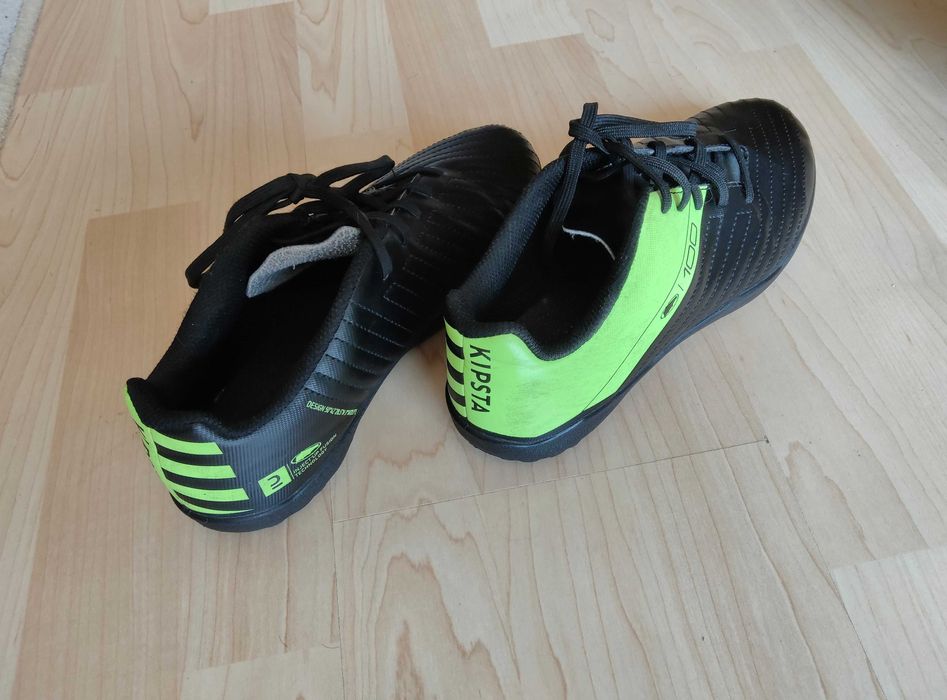 Обувки за футбол стоножки номер 38