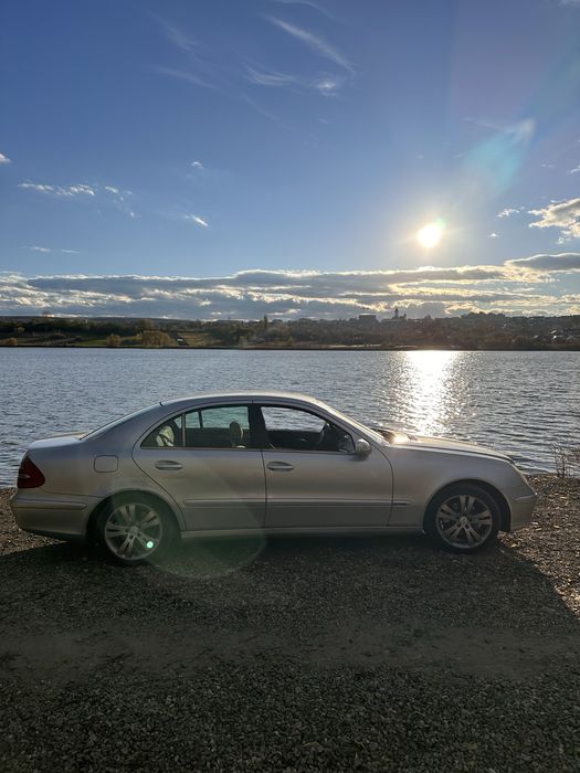 Mercedes-Benz E-Class W211 E220