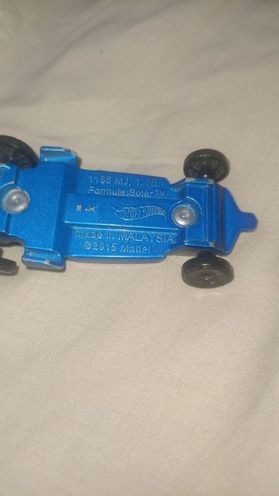 Продам 4 машинки hot wheels