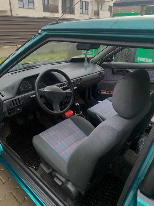 Mazda 323BG Coupe 1995