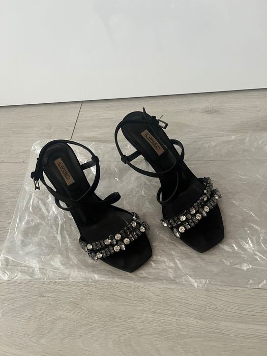 Vând sandale IL PASSO/ 36/ noi