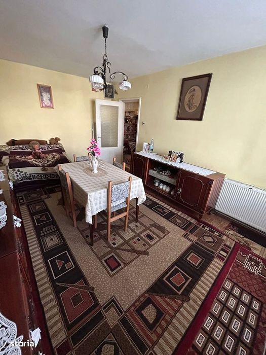 De vanzare 3 camere, 2 bai, doua balcoane, etaj intermediar, 51.000€