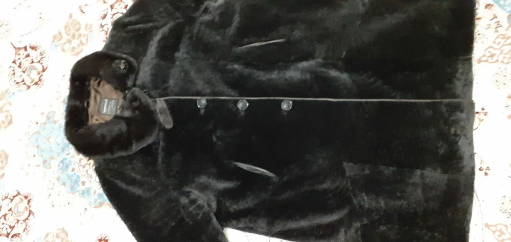 Продам шубу женскую