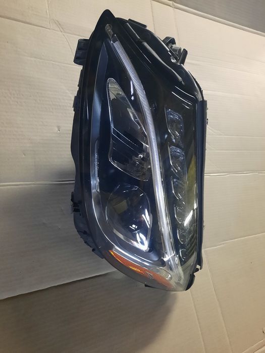 Фара левая MB C300 оригинал