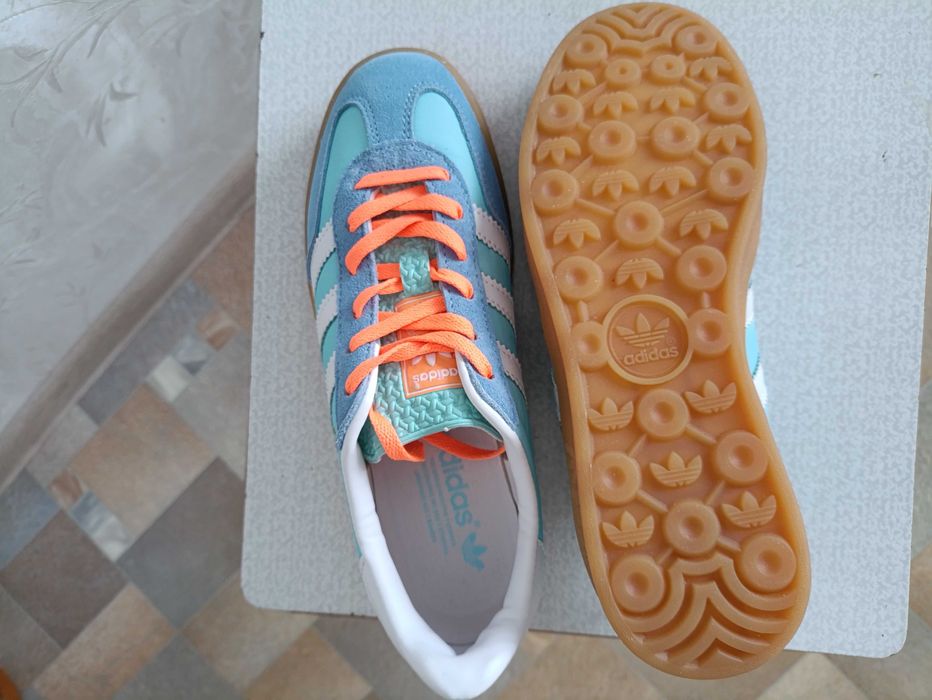 Кроссовки новые 39 р