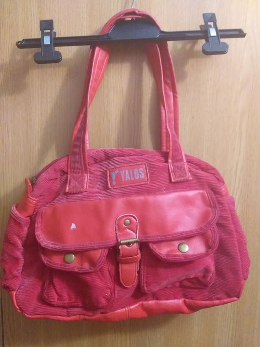 Geanta practică cu multe buzunare