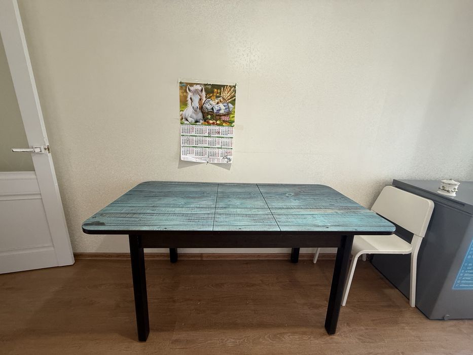 Стол продается обеденный стол