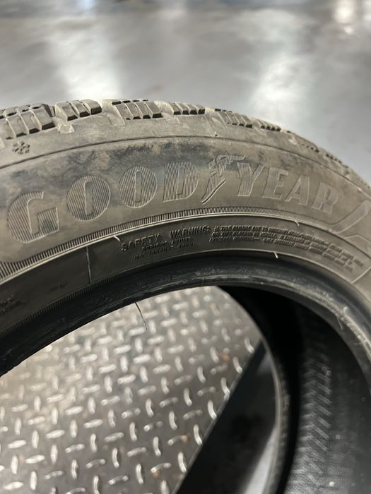 205/55/17 95V Goodyear ultragrip performance 3