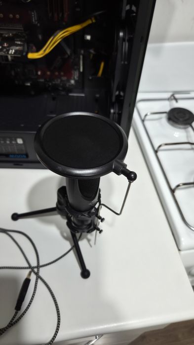 Продам микрофон Trust GXT 232 Mantis