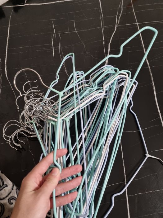 Вешалки и обогреватель