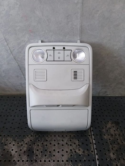 Plafoniera fata skoda superb 2 3t facelift 1k0868837g