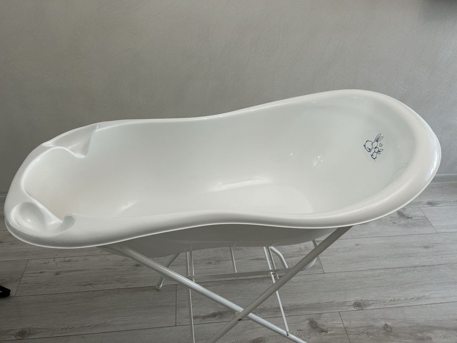 Продам ванночку с держателеи