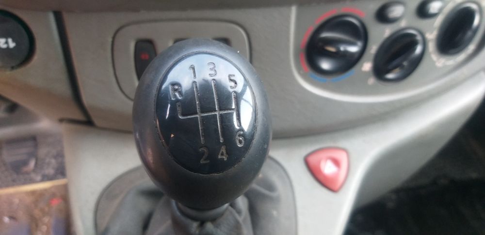 Опел Виваро 2.5DCI