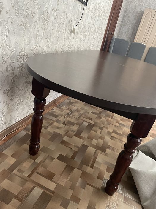 Продам стол со стульями срочно