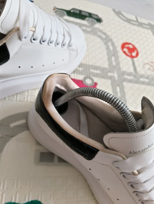 Alexander McQueen 40