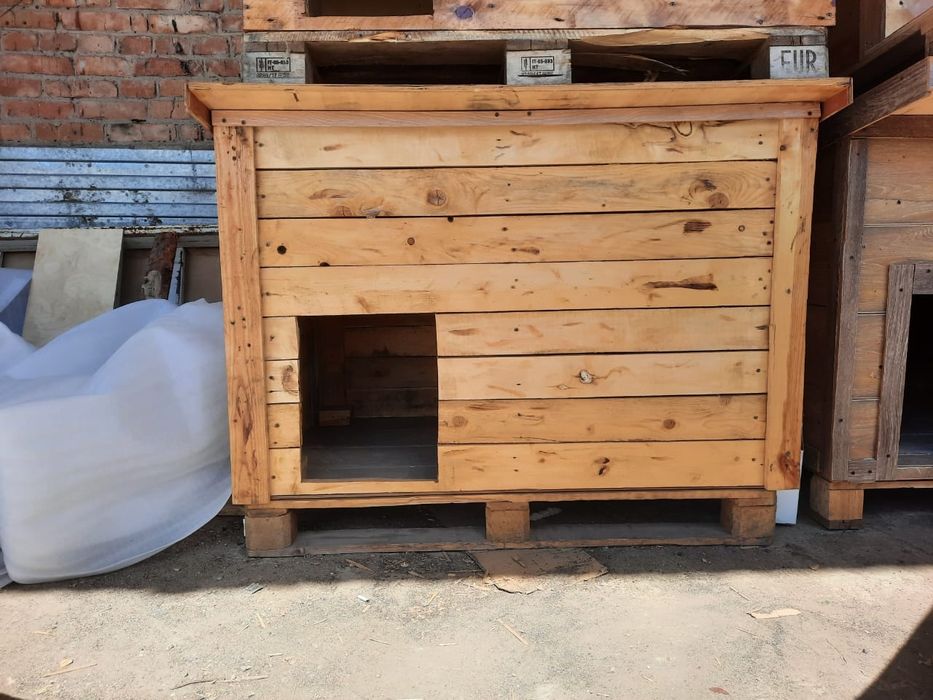 Будки для собак.