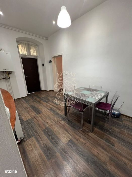 Apartament Renovat Complet 2 camere-et 1-parcare-curte comuna-Central — fotografia 3
