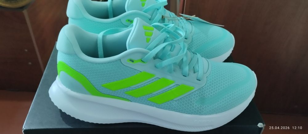 Оригинал. С Америки - кроссовки Адидас.