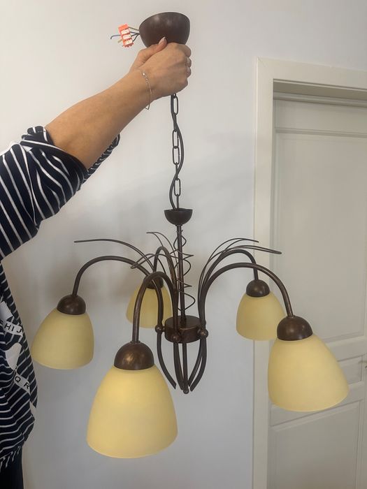 Продам люстру в отличном состоянии