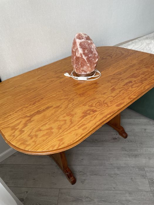 Стол обеденный из дерева