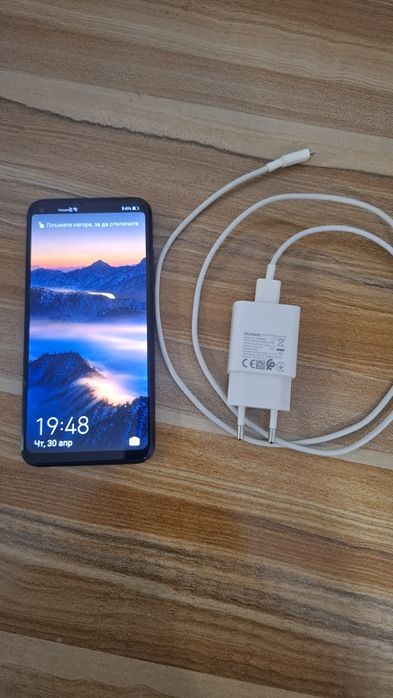 Продавам Huawei p40 lite