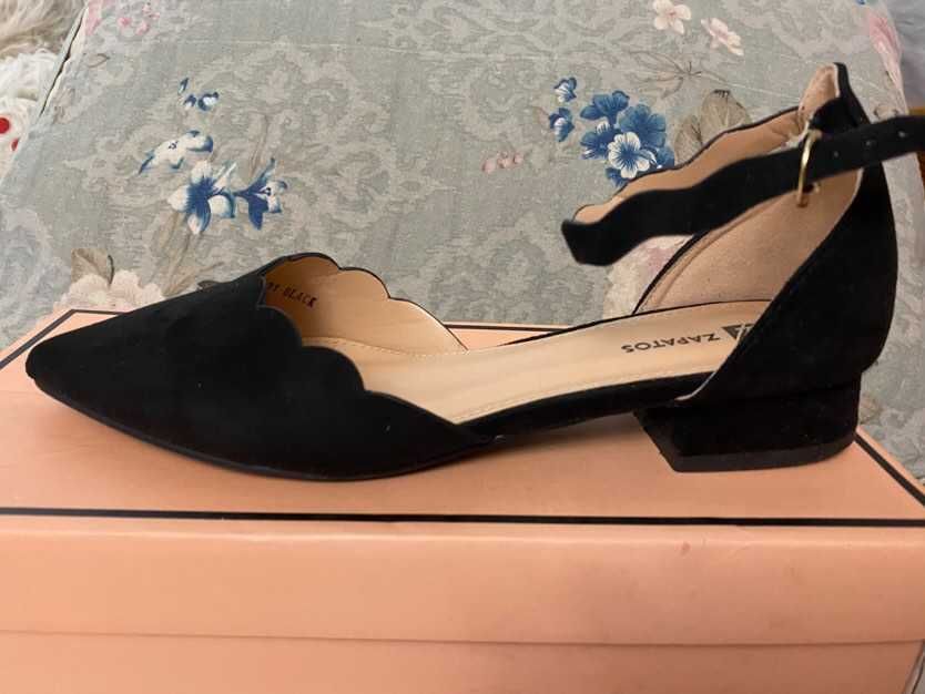 Черни велурени сандали