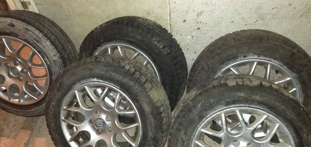 Продавам 5 еднакви лети джанти със гуми