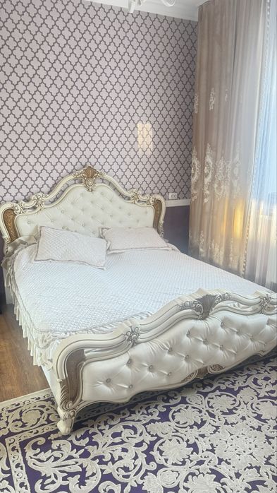 Продам спальный гарнитур с матрацом.