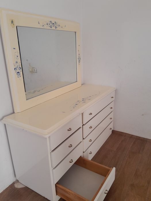 Продам спальный гарнитуры