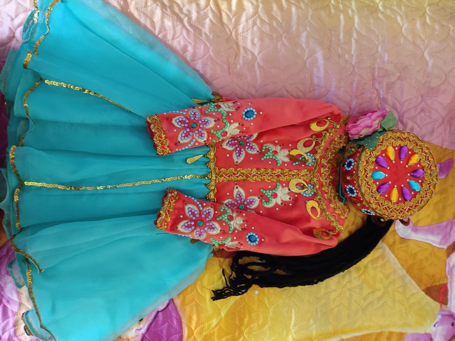 Продам костюмы на девочку