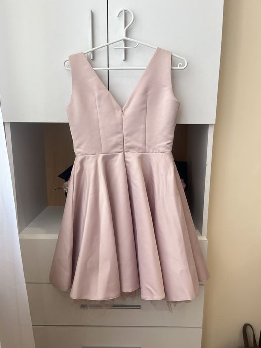 Розова рокля