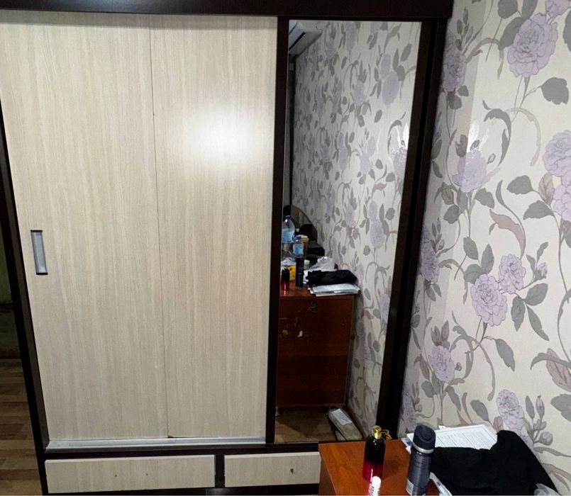 Продается комнатный шкаф