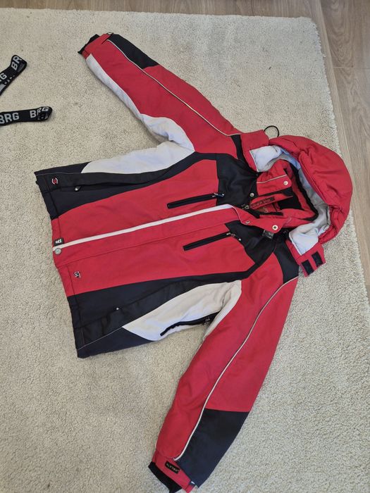 Ски екип за момче около 120, 130 см. Топло яке, панталон. Много запазе