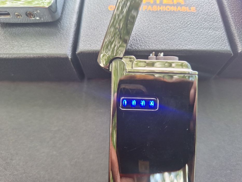 Луксозна запалка с двоен пламък-тип джет и волтова дъга