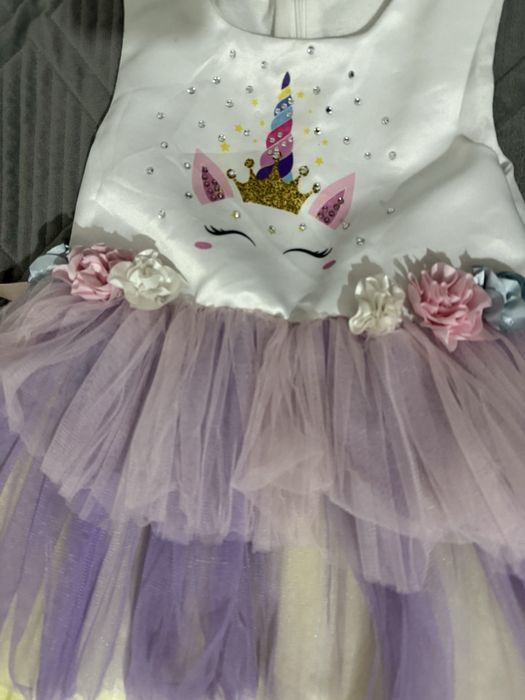 Нарядные платья в отличном состояний