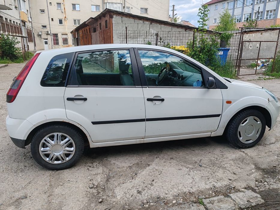 Dezmembrez ford fiesta