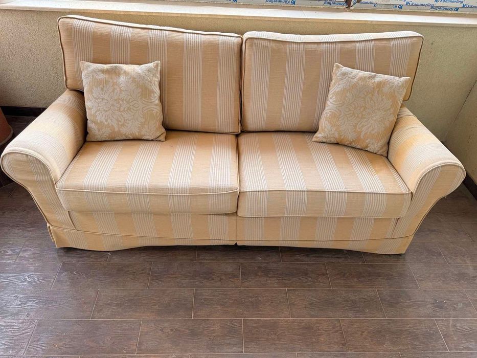 Запазен офис диван