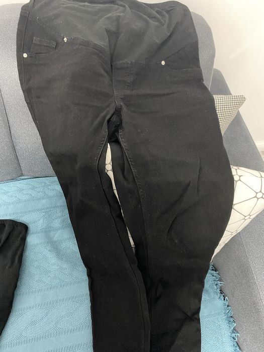 Vand blugi pentru gravide